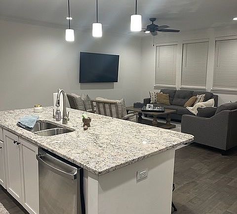 3rd image of 308 Marigold Ln