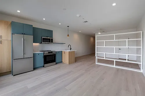 307 W Daggett Ave #203 Photo 1