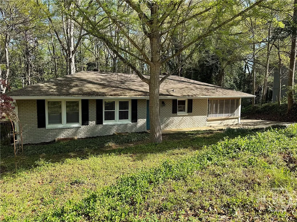 3 bed, 1.0 bath, 960 sqft, $2,100 — Photo 2