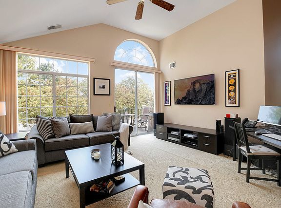3rd image of 331 Ashford Cir Unit 2