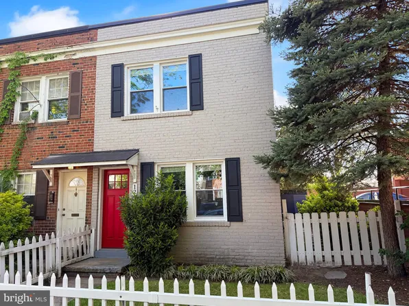 124 Baggett Pl, Alexandria, VA 22314