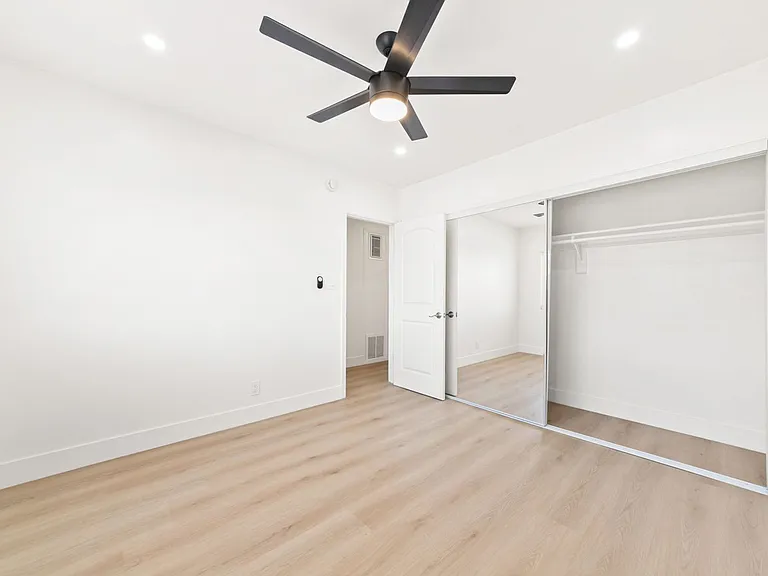 4021 Stevely Ave — Photo 42