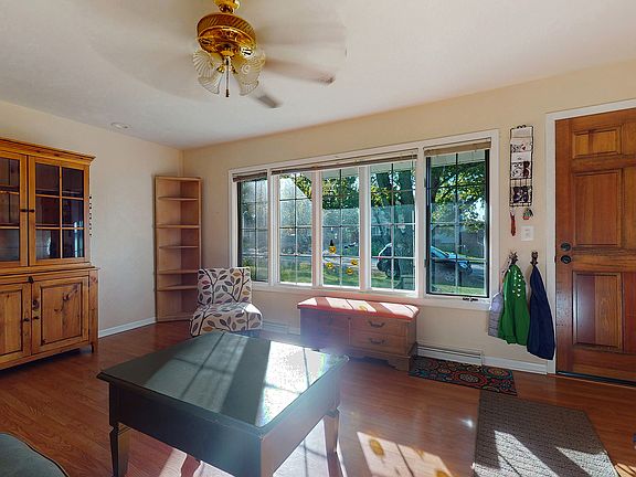 5th image of 411 S Thornwood Dr