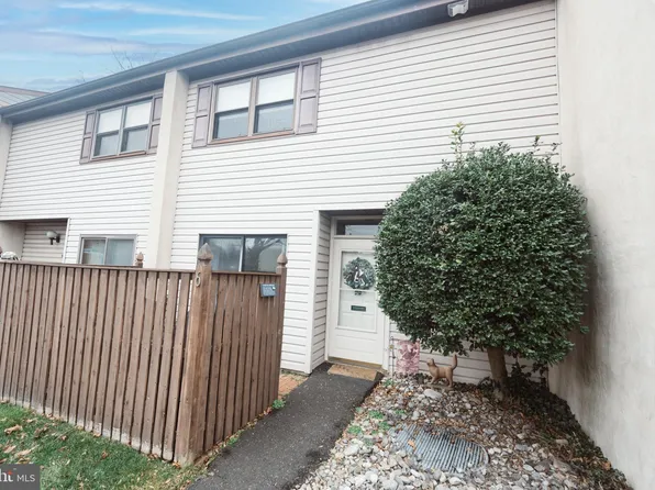 6 N Hunters Way #6A, Hatboro, PA 19040