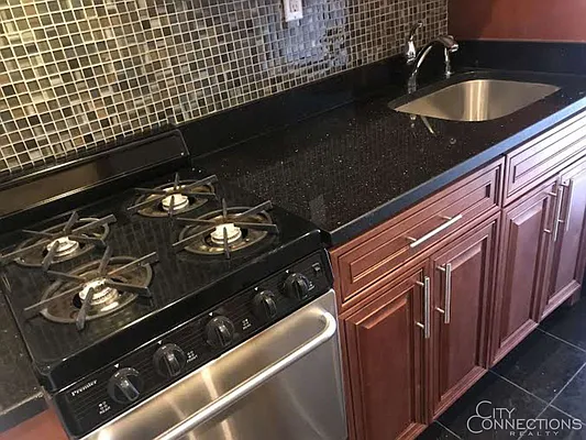 Rented by City Connections Realty | media 29