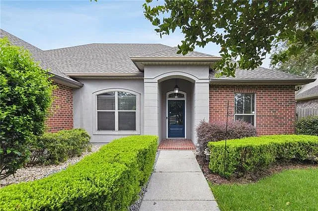 4 bed, 2.0 bath, 2016 sqft, $3,300 — Photo 1