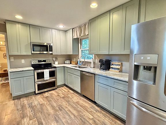5th image of 529 Woodman Dr