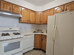 28-16 41st St #3R, Astoria, NY 11103