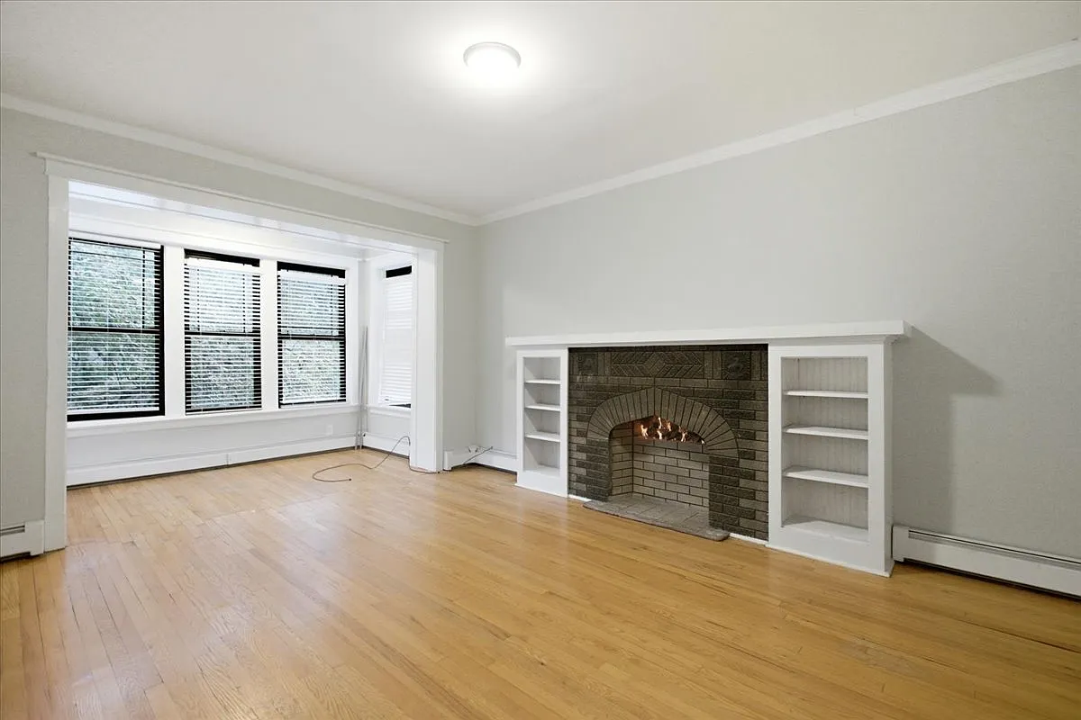 3 bed, 1.0 bath, 935 sqft, $2,395 — Photo 4
