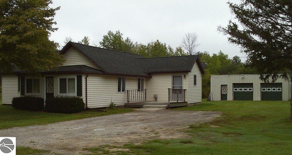 1st image of 615 Saginaw St