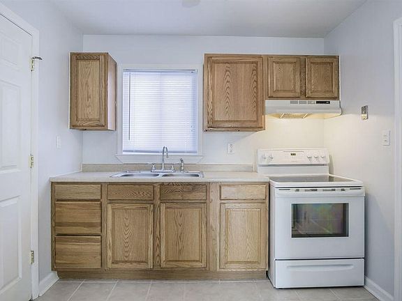 4th image of 22287 Eastwood Ave