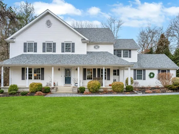 30 Ridgefield Drive, Shoreham, NY 11786
