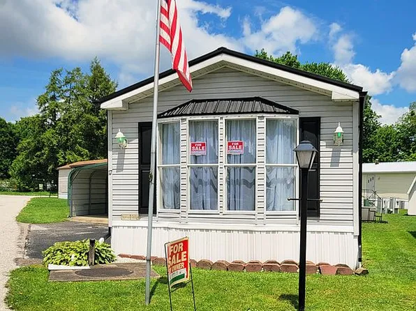 266 Bender St SW #17, Navarre, OH 44662