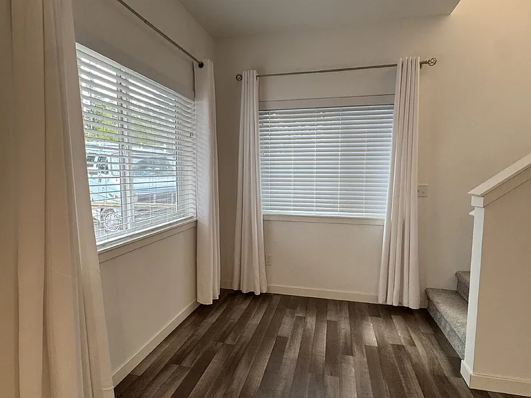 605 Finnegan Way — Photo 5