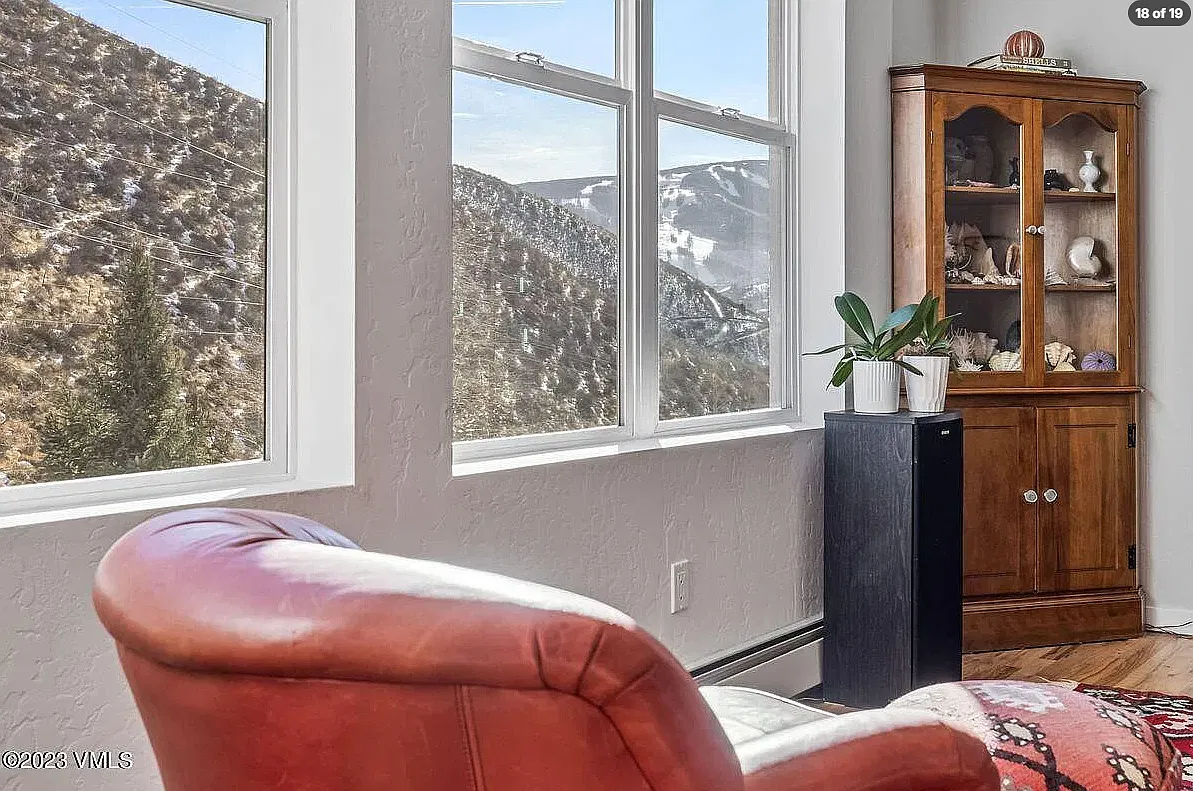 2 bed, 935 sqft, $3,300 — Photo 3