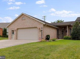 28 Homestead Dr, Greencastle, PA