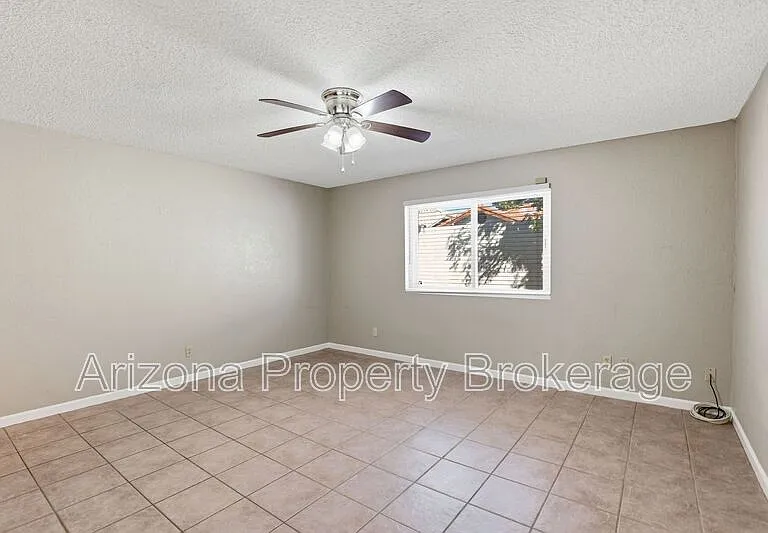 2192 E Balboa Dr — Photo 21