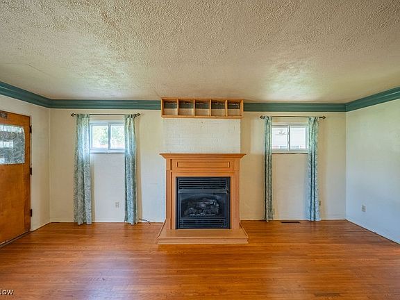 5th image of 3212 Bartlett St