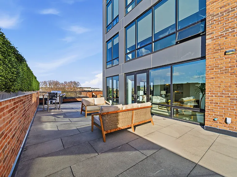 HUBBARD PARK PLACE — Photo 9