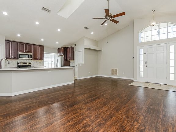 5th image of 1598 Royal Oaks Dr