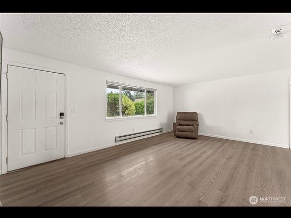 5th image of 9008 Wildwood Ave SW
