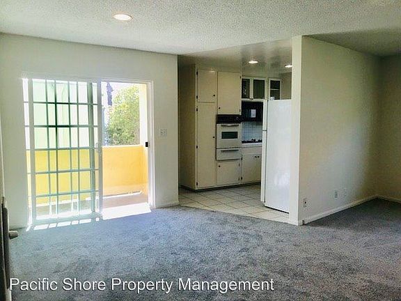 2nd image of 939 Larrabee St APT 10
