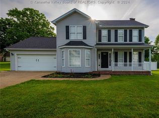 318 Plantation Dr, Hurricane, WV 25526