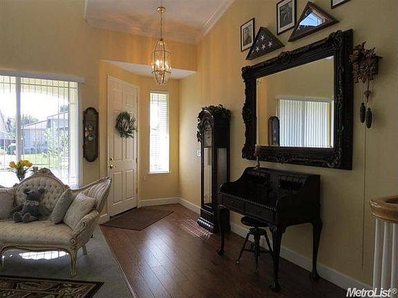 3rd image of 3320 Malcolm Isl St