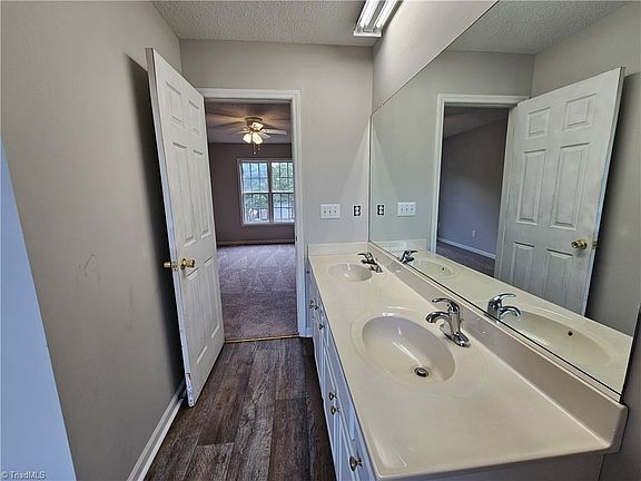 5th image of 165 Cameron Way Cir