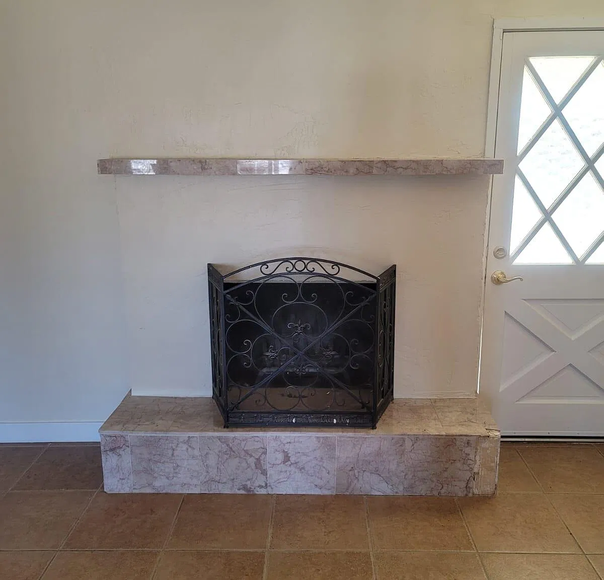 5 bed, 1404 sqft, $2,195 — Photo 3