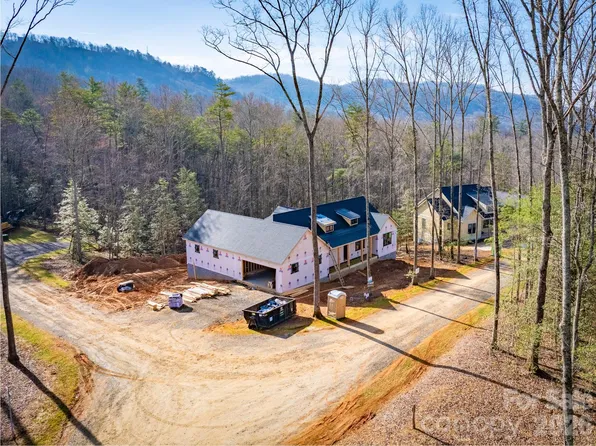 20 Nature Walk Ln, Hendersonville, NC 28739