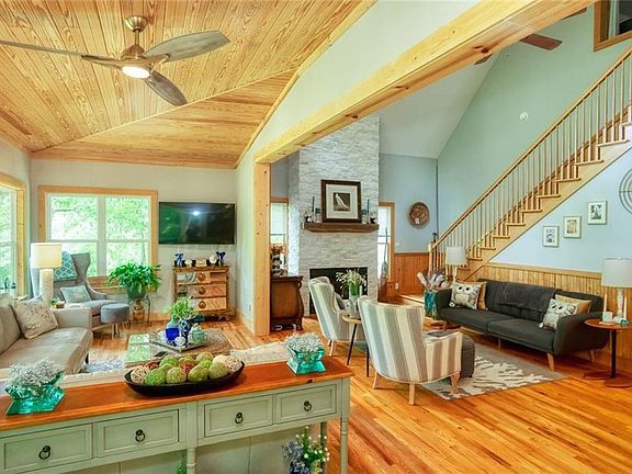 4th image of 190 Raintree Ct