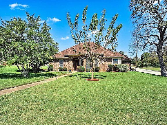 2nd image of 2201 Park Cir