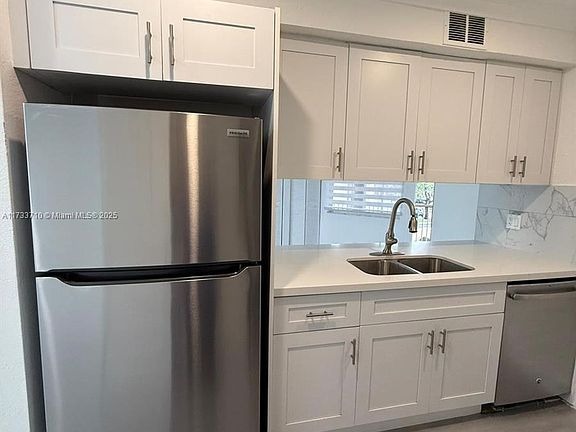 4th image of 365 SW 86th Ave