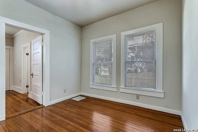 130 E Craig Pl — Photo 8