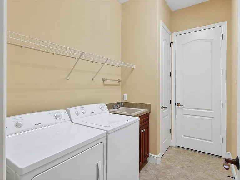 4688 Tuscana Dr — Photo 25