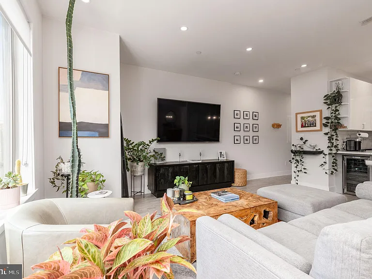 1733 Carpenter St #D — Photo 6