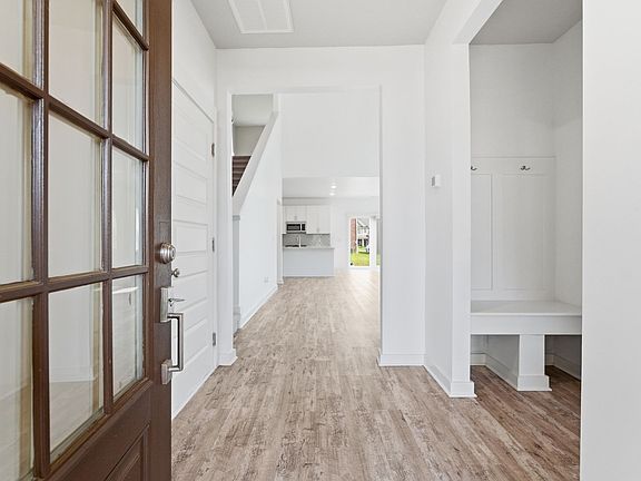 4th image of 829 Lexi Ln
