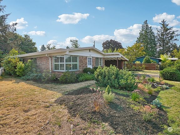 5th image of 101 NE 93rd Avenue