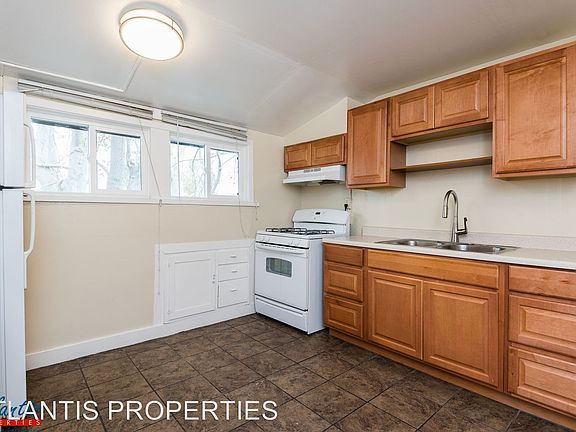 5th image of 170 E William St APT 06