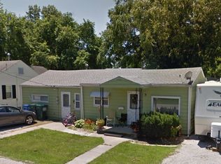 305 NW 3rd St, Casey, IL 62420