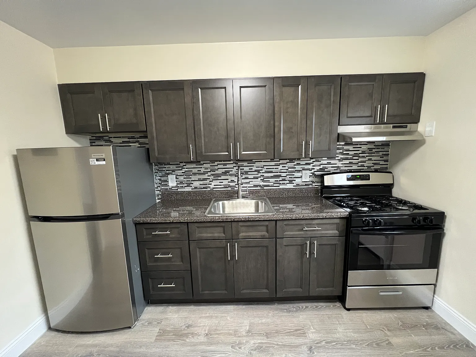 2 bed, 900 sqft, $2,545 — Photo 2
