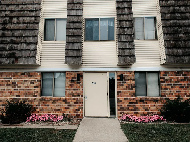 Highlander Apartments — Photo 19