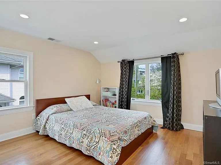 11 Richards Ave — Photo 6