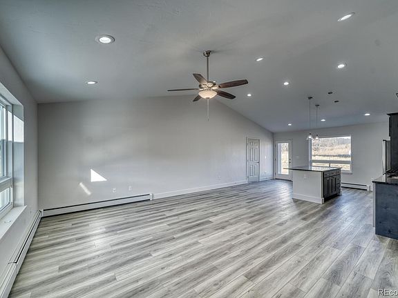 5th image of 874 Hoover Circle