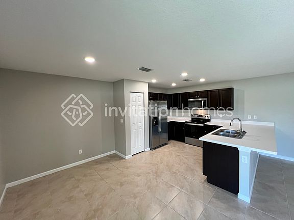 4th image of 626 SW Millard Dr