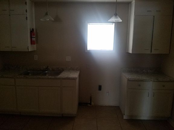 5th image of 923 W Hermosa Dr