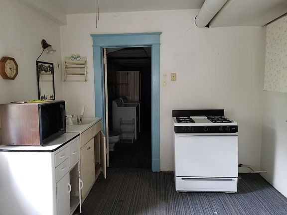 5th image of 220 Crawford St