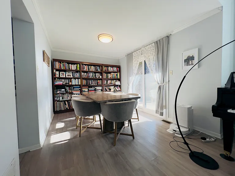 8 Knox Ct — Photo 2