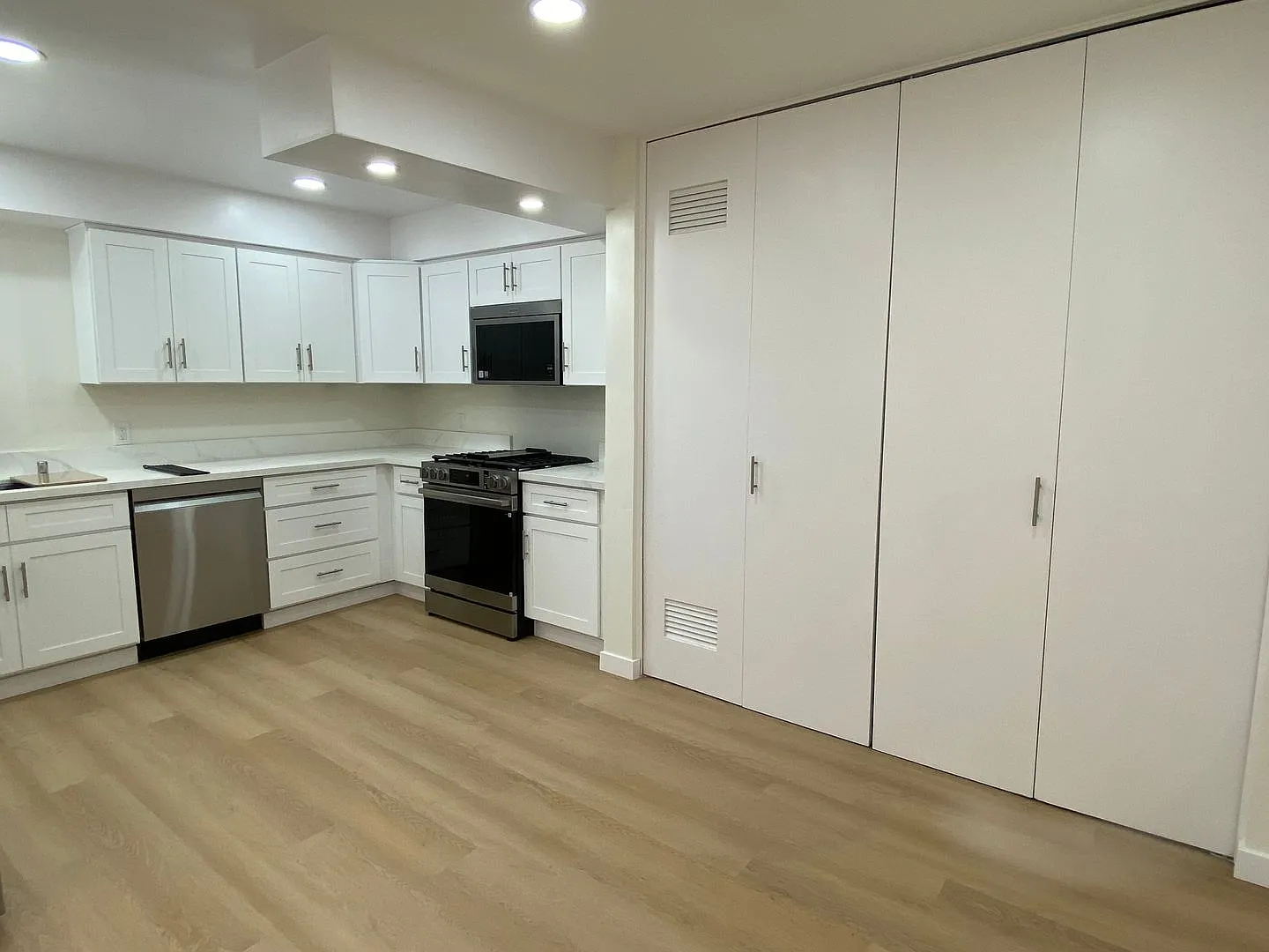 629 N Alamo 4-Plex — Photo 3
